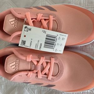 NWT Adidas girls size 2 Coral sneakers. Never worn